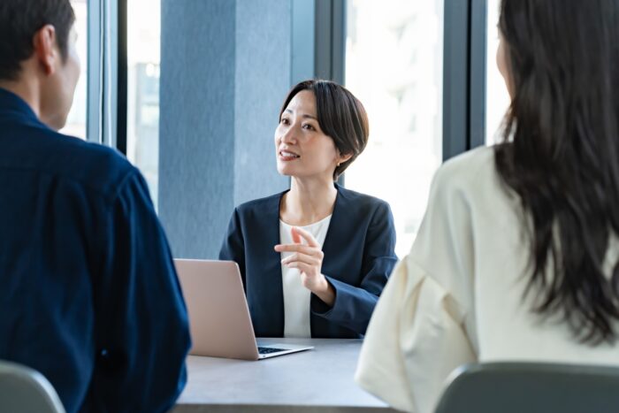 「一般媒介or専任媒介」仲介はどっちが得かを説明しているイメージ画像|熊本の不動産会社『すがコーポレーション』